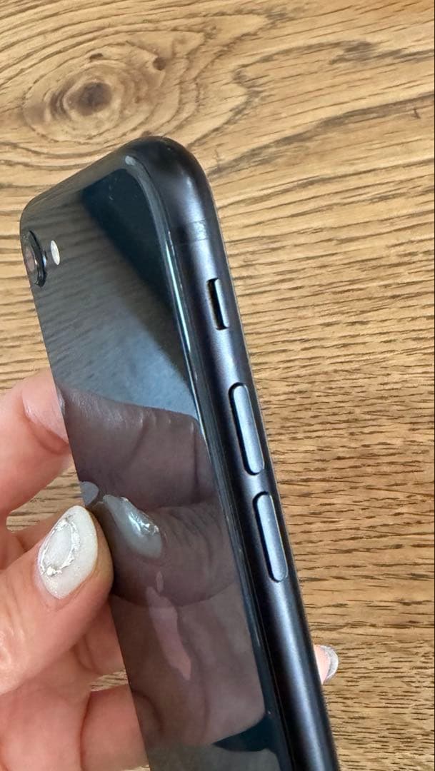 iPhone SE 64GB SIMフリー