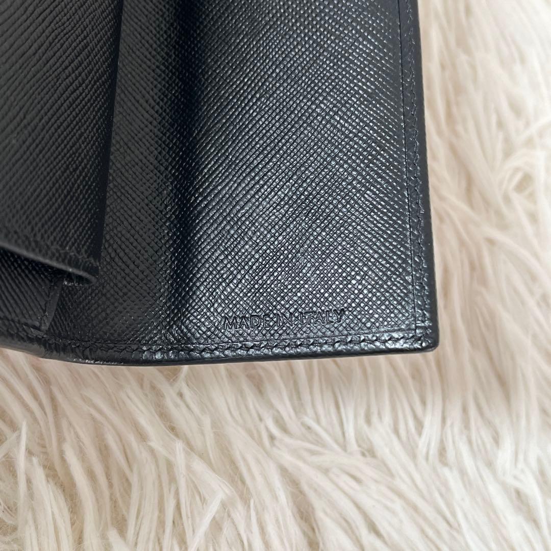 未使用級✨PRADAプラダ　三つ折り財布　サフィアーノ　レザー　ブラック