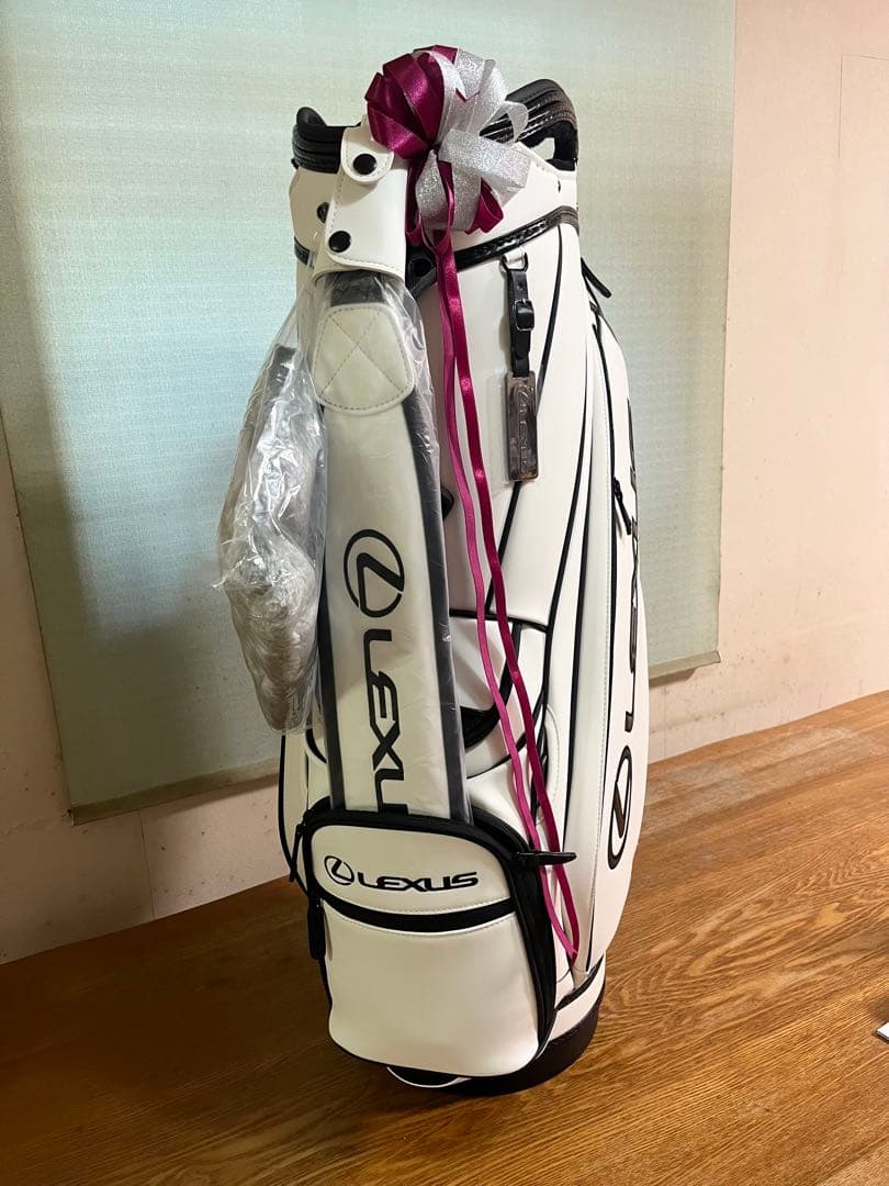 【新品・未使用】Lexus キャディバッグ ホワイト　アイアンカバー付き
