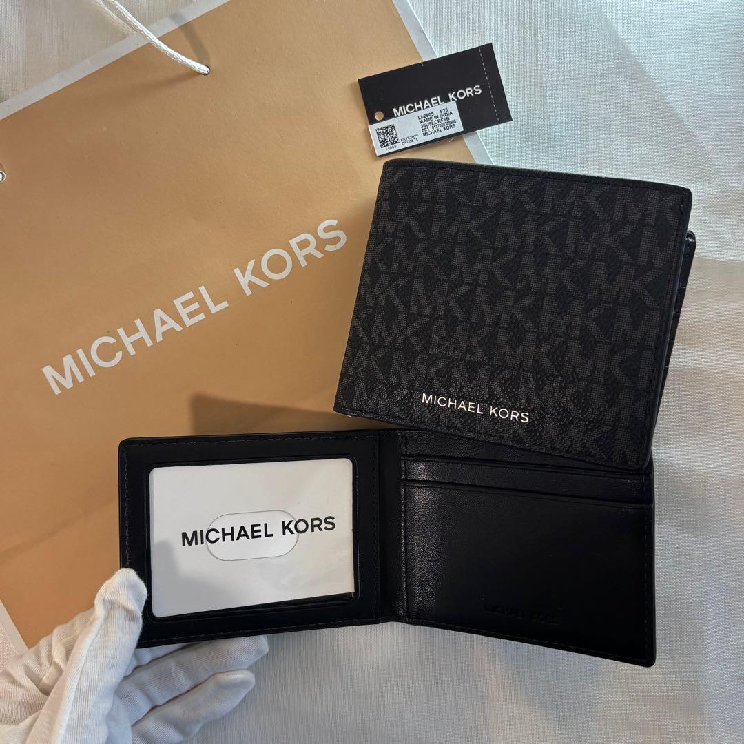 【新品・未使用】MICHAEL KORS 二つ折り財布とパスケースセット