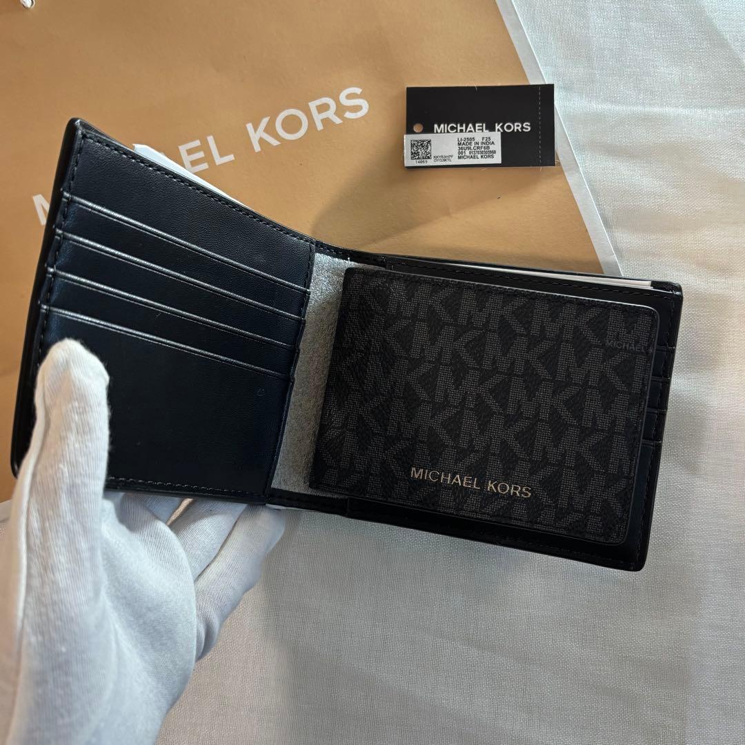 【新品・未使用】MICHAEL KORS 二つ折り財布とパスケースセット