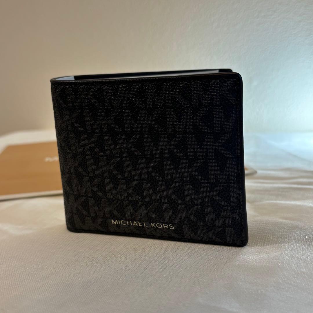 【新品・未使用】MICHAEL KORS 二つ折り財布とパスケースセット