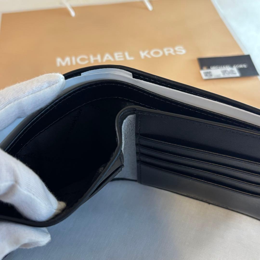 【新品・未使用】MICHAEL KORS 二つ折り財布とパスケースセット