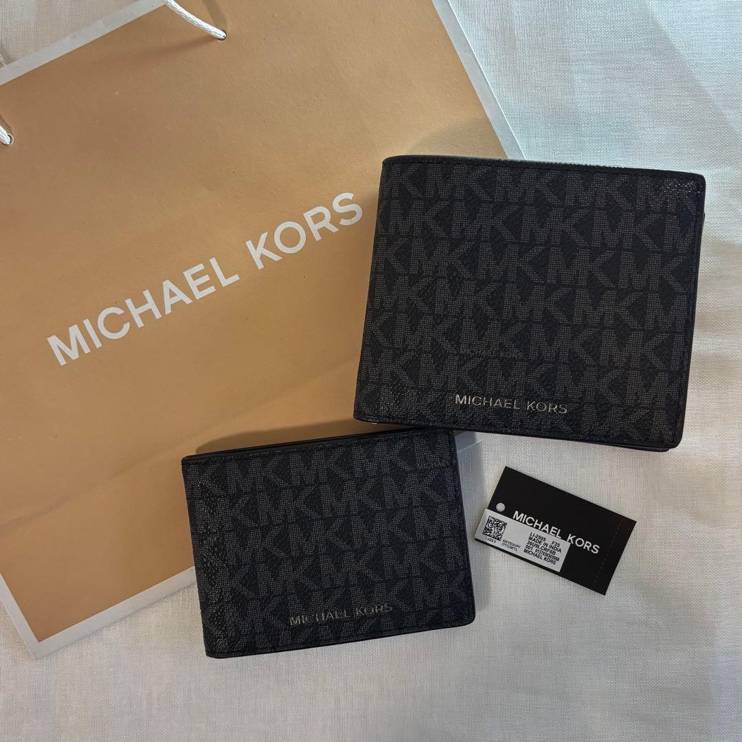 【新品・未使用】MICHAEL KORS 二つ折り財布とパスケースセット