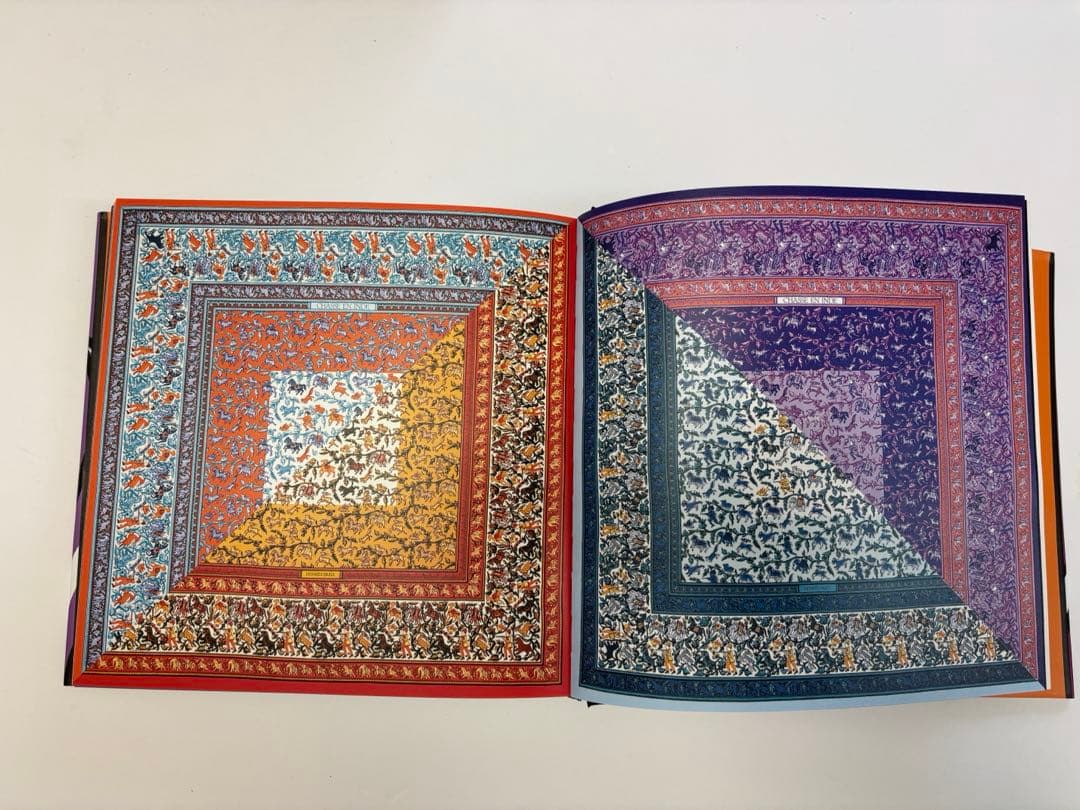 THE HERMÈS SCARF 歴史と神秘　美品