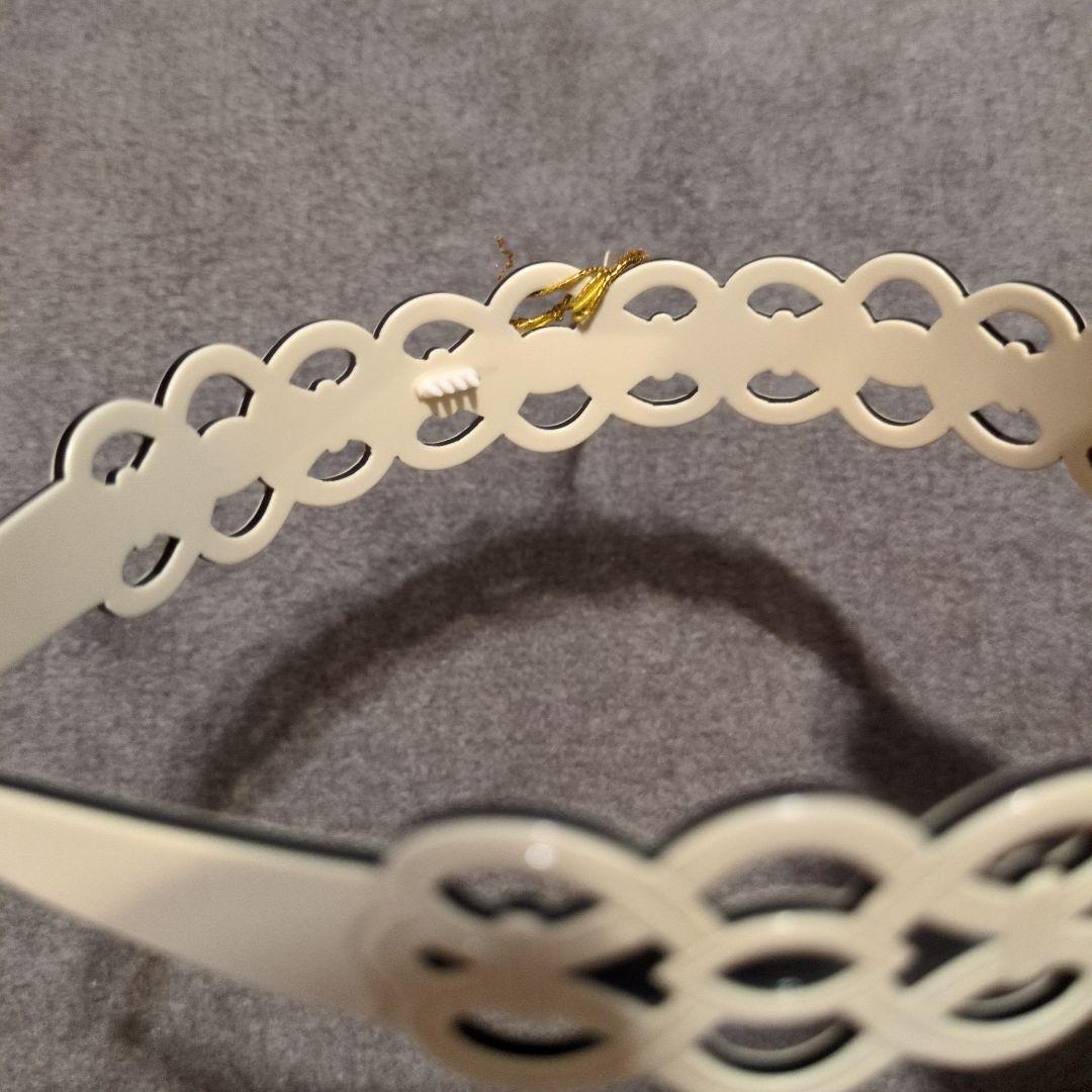 期間限定値下げ！【新品未使用】ALEXANDREアイボリー 透かし柄カチューシャ