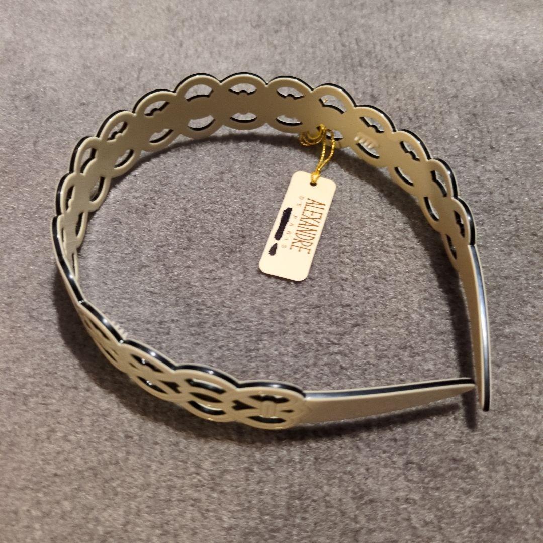 期間限定値下げ！【新品未使用】ALEXANDREアイボリー 透かし柄カチューシャ