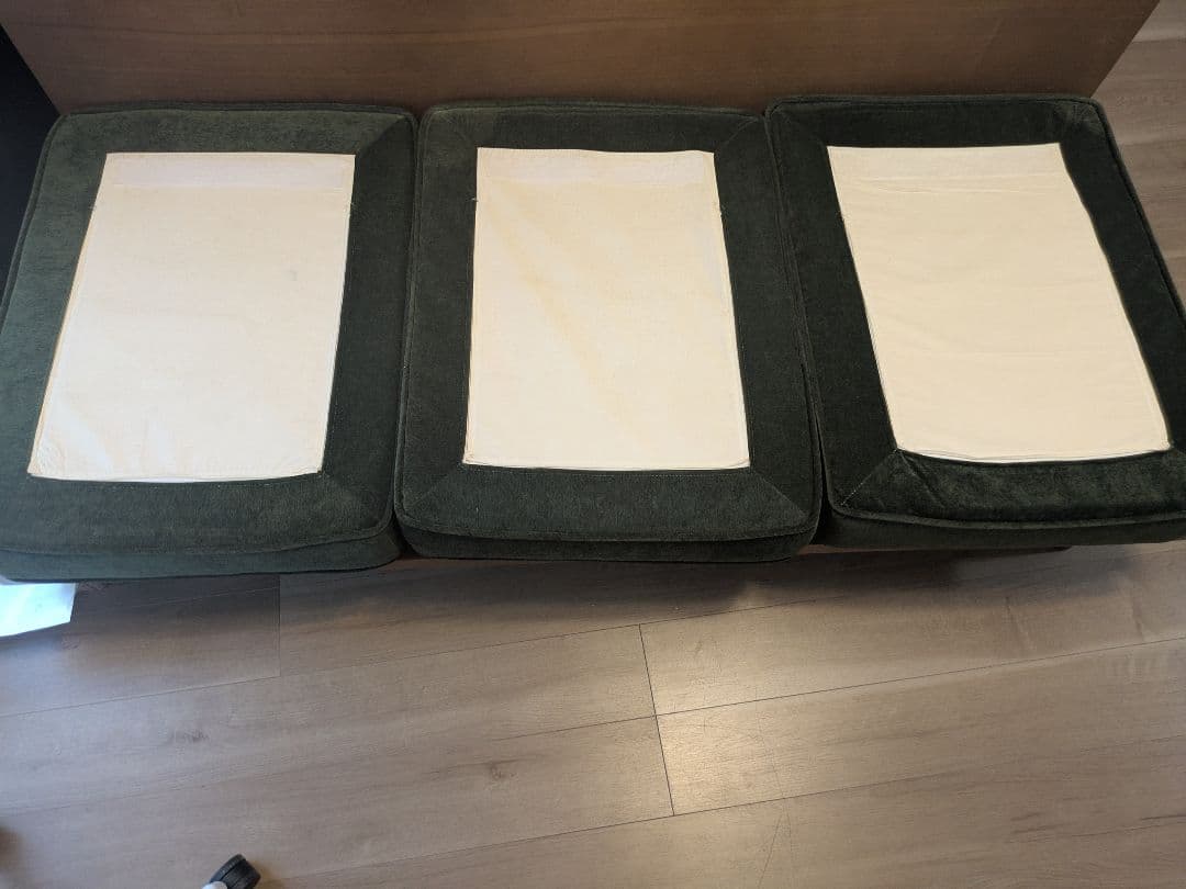 オリーブグリーン 3人掛けソファ 約180cm（おそらくウニコunico?）