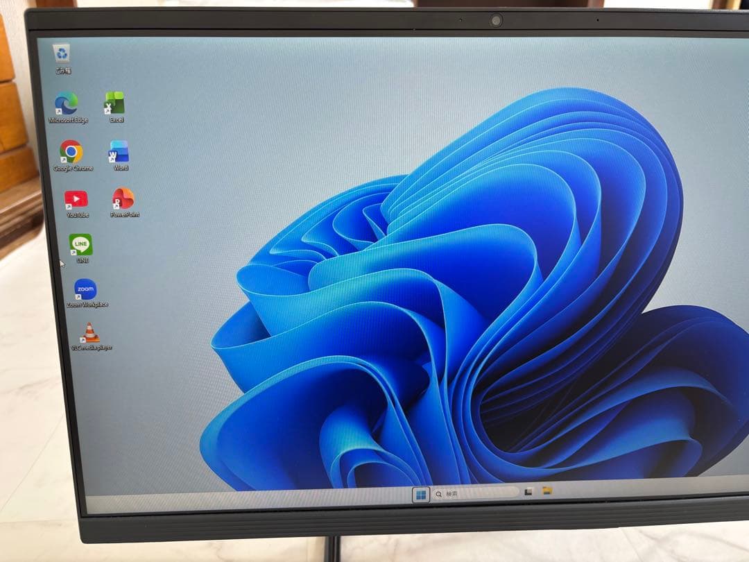 レノボ 24インチ i5-9400T 16GB　SSD512 Office付