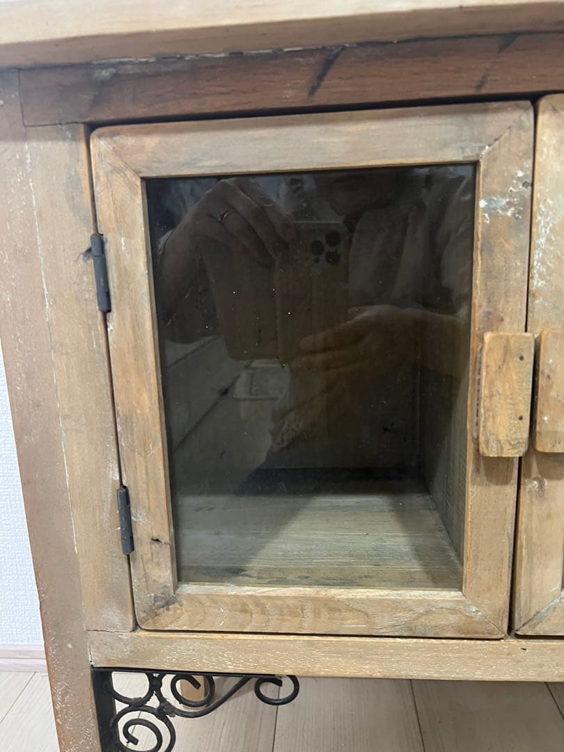 【Sale最終価格】 脚のアイアン飾りが素敵な脚飾付フレンチキャビネット