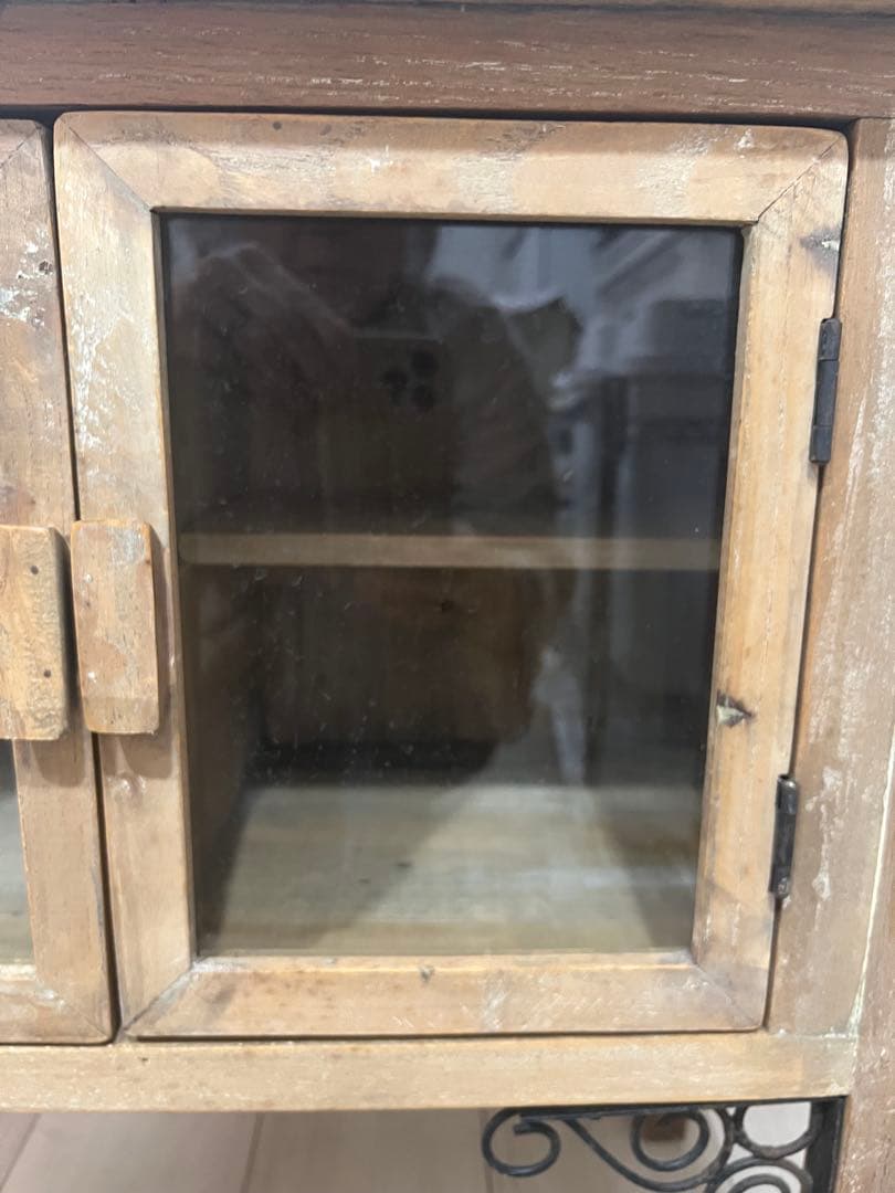 【Sale最終価格】 脚のアイアン飾りが素敵な脚飾付フレンチキャビネット