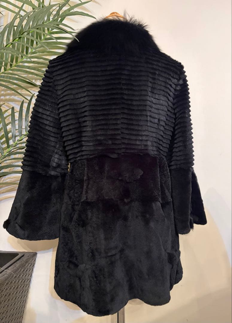 新品同様インポート黒ブラック袖フレア美ラインリアルファーコート希少小さいサイズ