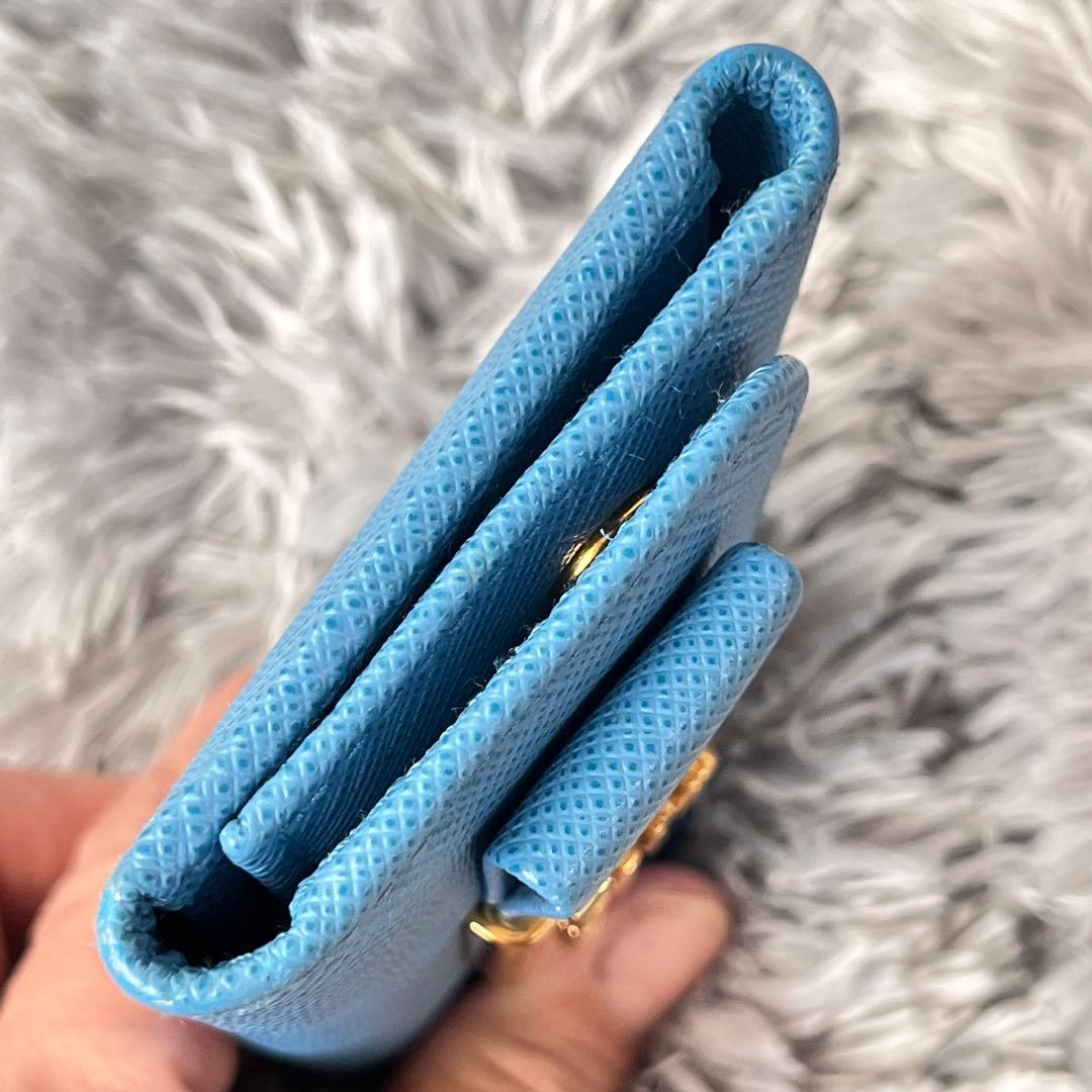 美品✨PRADA キーケース6連　ゴールドロゴ　サフィアーノ　水色