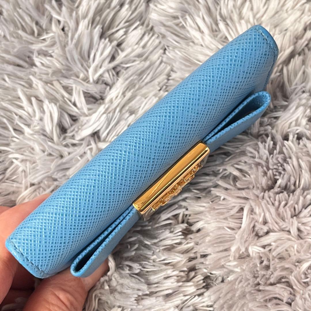 美品✨PRADA キーケース6連　ゴールドロゴ　サフィアーノ　水色