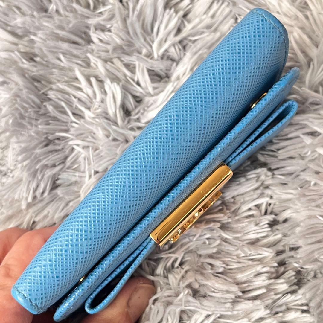 美品✨PRADA キーケース6連　ゴールドロゴ　サフィアーノ　水色