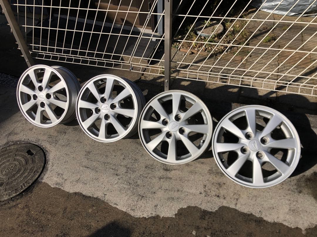 とらさん専用　ダイハツ純正中古　155/65/14 ハブ径54、4穴