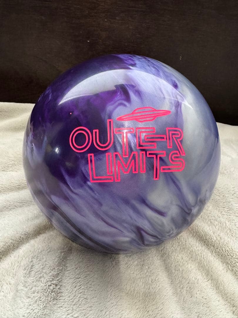 RADICAL OUTER LIMITS ボウリングボール