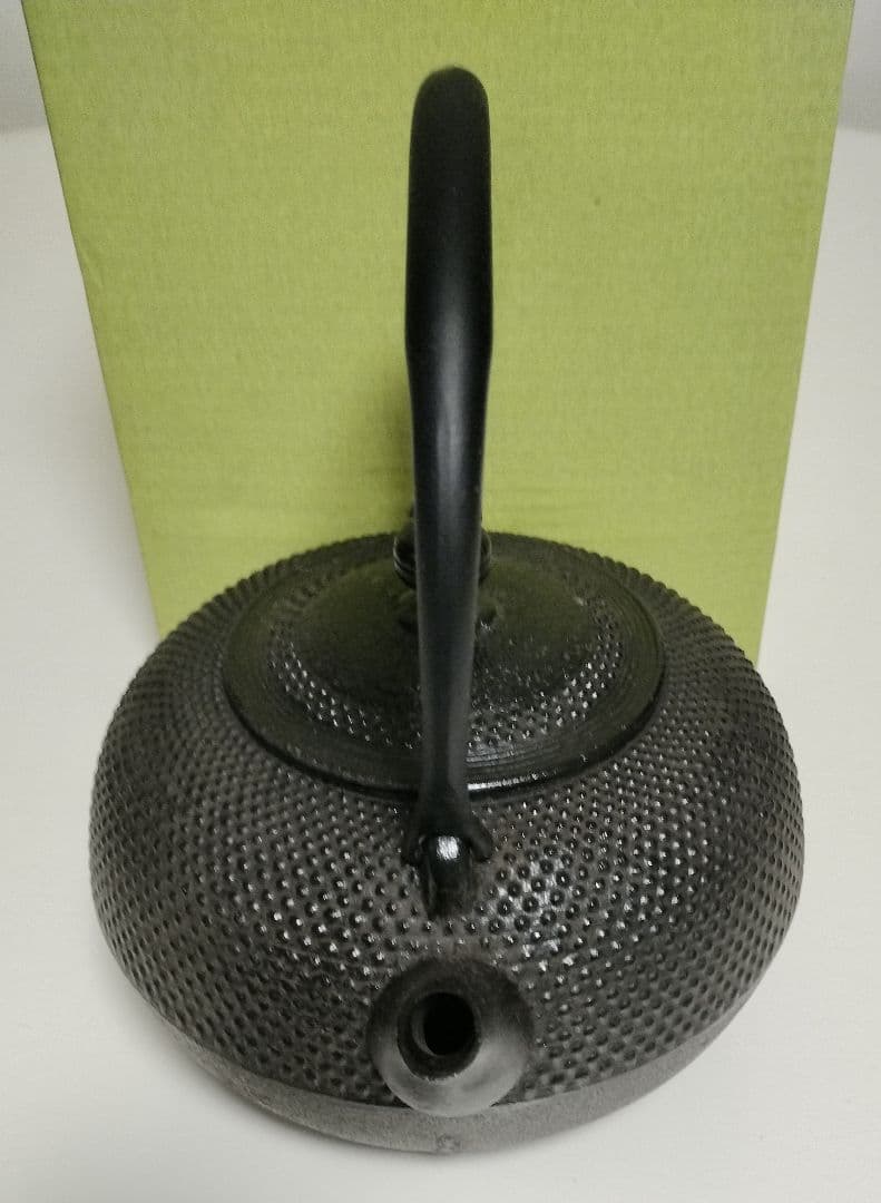 takazaru　南部鉄瓶　丸型アラレ　銘入