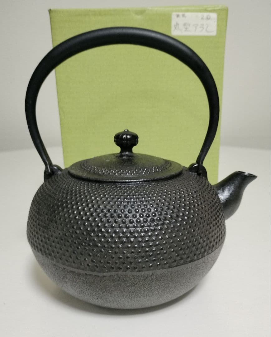 takazaru　南部鉄瓶　丸型アラレ　銘入