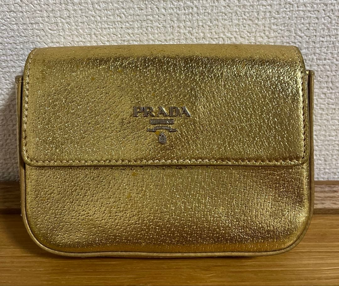 PRADA ゴールド クラッチバッグミニ