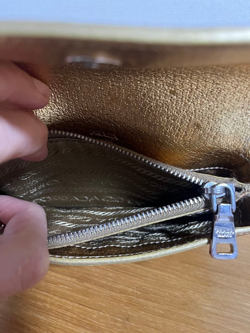 PRADA ゴールド クラッチバッグミニ