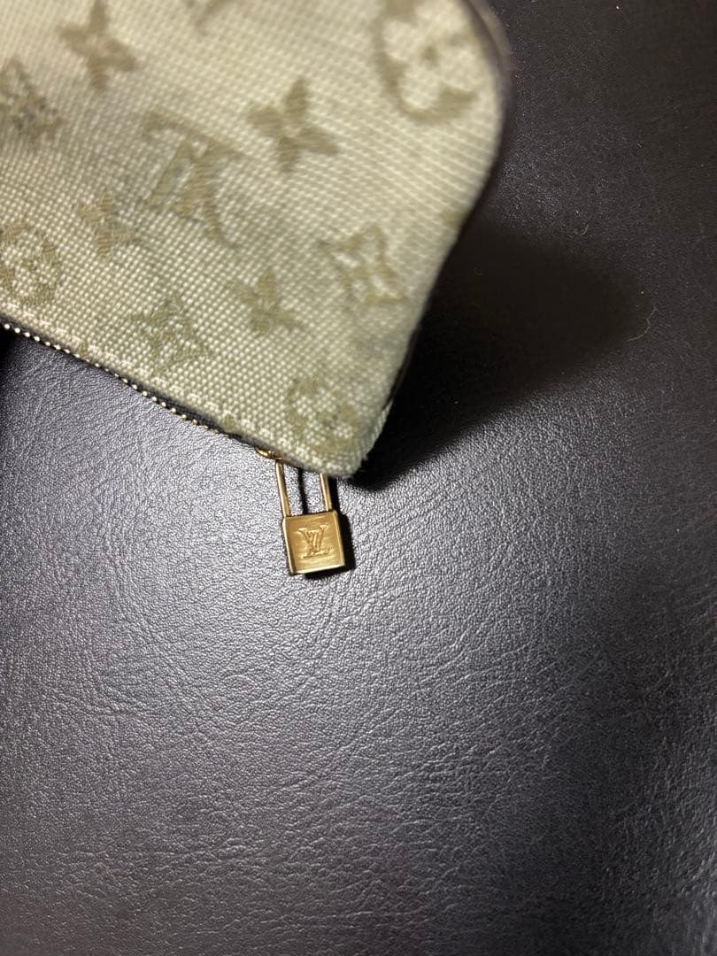 Louis Vuitton キーケース オリーブグリーン