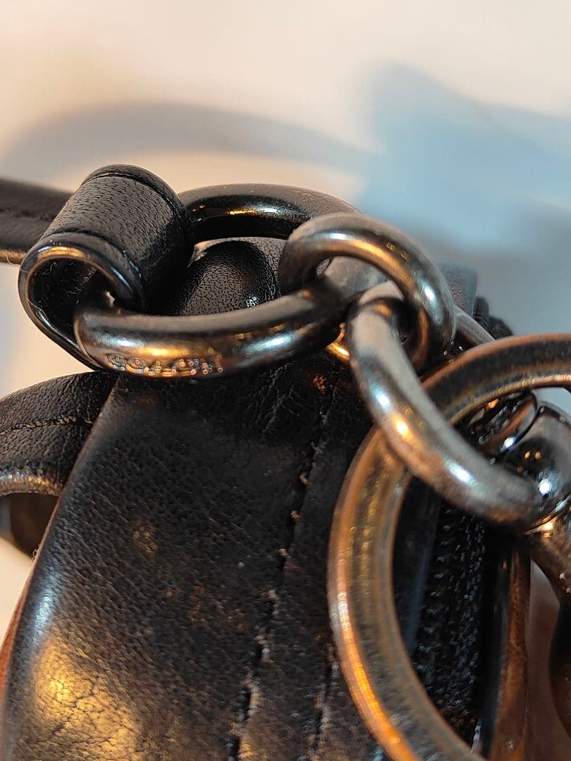 【極美品】COACH コーチ正規品　高級バックチャーム　本革ツートンキーホルダー