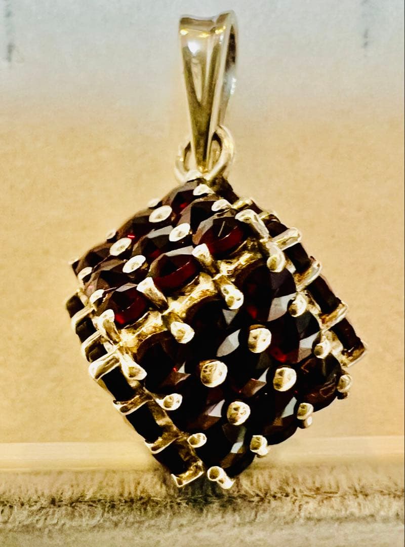 ボヘミアンガーネットのシルバーペンダントトップ