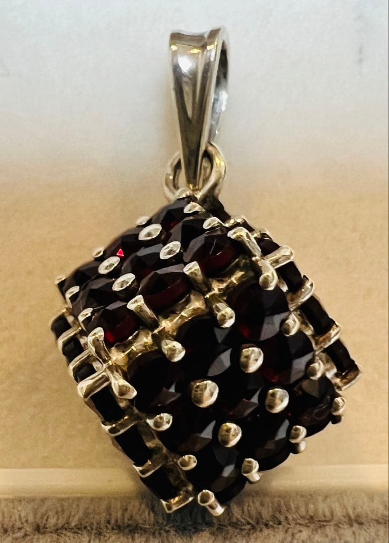 ボヘミアンガーネットのシルバーペンダントトップ
