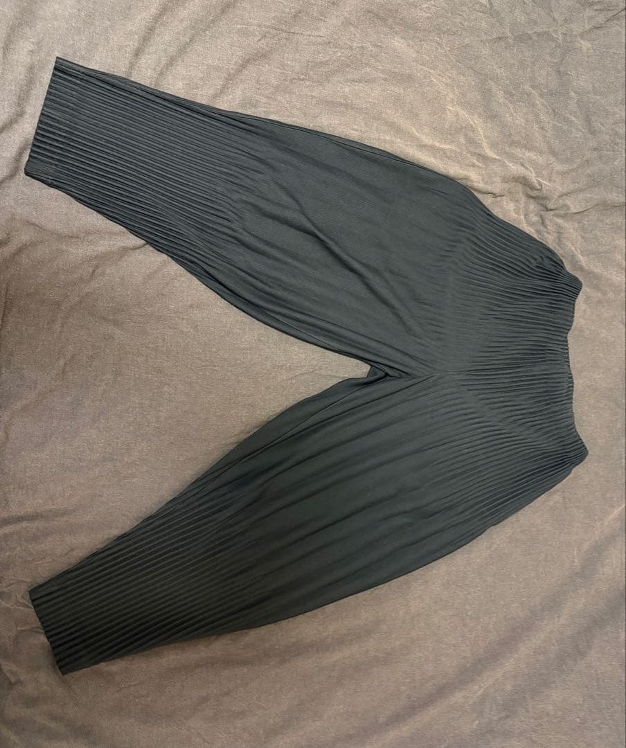 HOMME PLISSÉ ISSEY MIYAKE BASICS プリーツパンツ