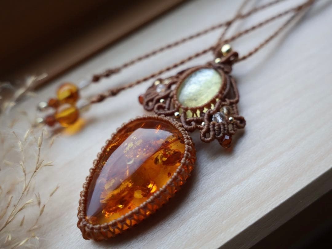 琥珀(花琥珀) ゴールドマイカ　マクラメ　ネックレス