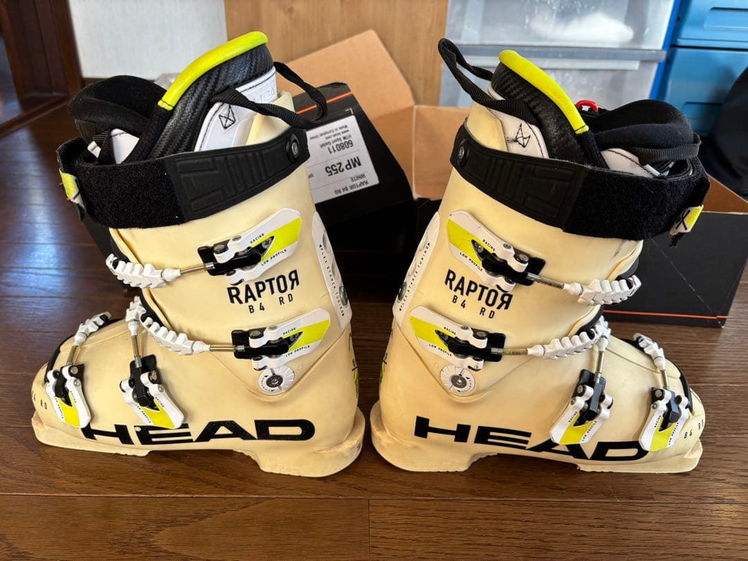 ⚫︎中古⚫︎スキーブーツ　HEAD RAPTOR B4 RD MP 255 ホワイト
