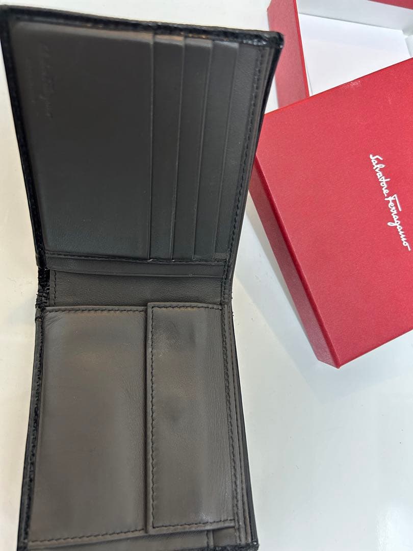 【サルヴァトーレ・フェラガモ】二つ折り財布/Black