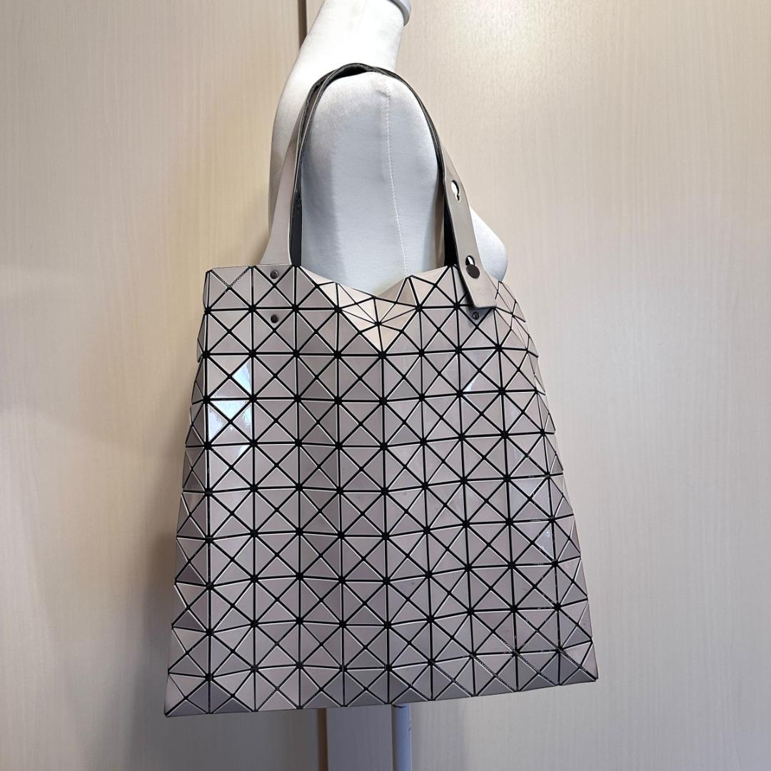 いちごISSEY MIYAKE BAOBAO ショルダーバッグ bg056