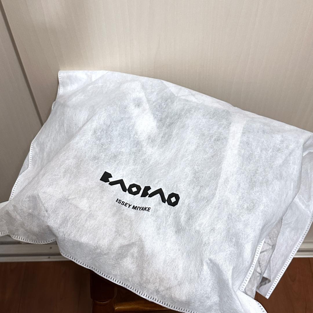 いちごISSEY MIYAKE BAOBAO ショルダーバッグ bg056