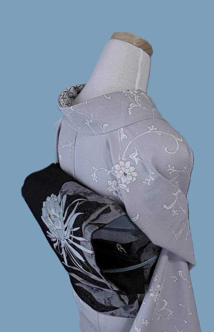 着物12　くるり　東レシルック　唐草紋様袷着物　グレー　身丈１６５裄丈６７cm