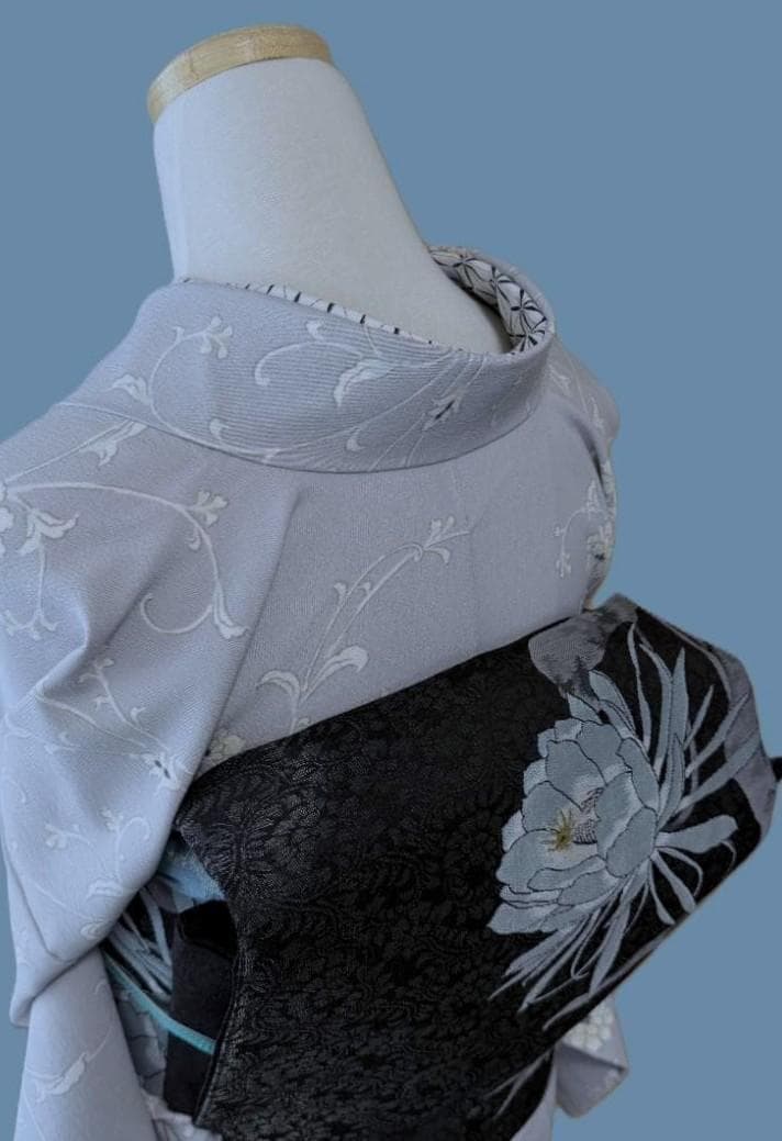 着物12　くるり　東レシルック　唐草紋様袷着物　グレー　身丈１６５裄丈６７cm