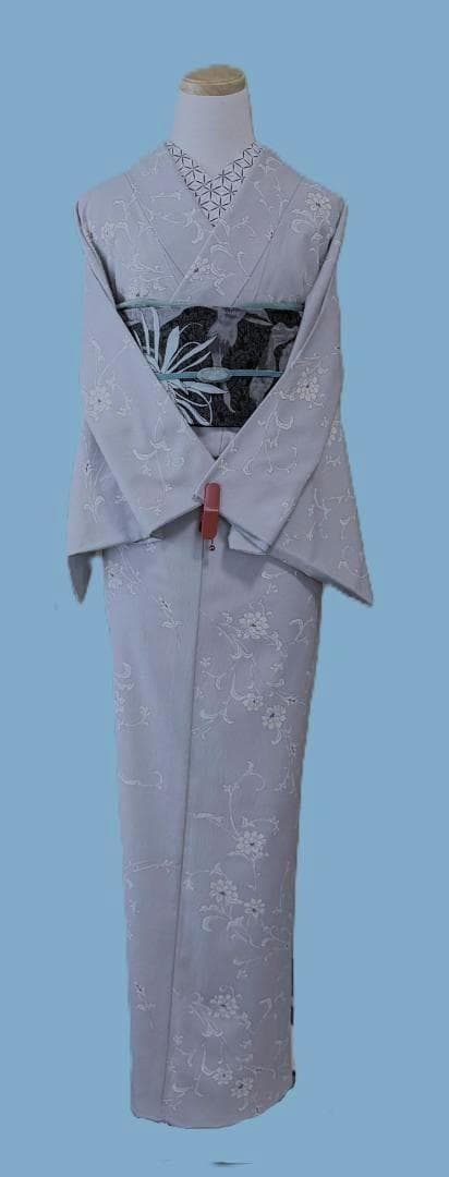 着物12　くるり　東レシルック　唐草紋様袷着物　グレー　身丈１６５裄丈６７cm