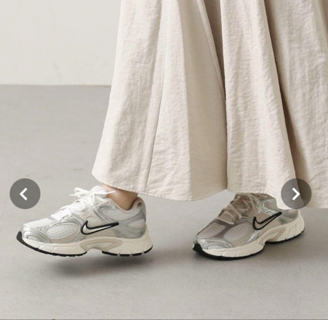 Nike ウィメンズV5 シルバー スニーカー 24.5㎝　新品同様