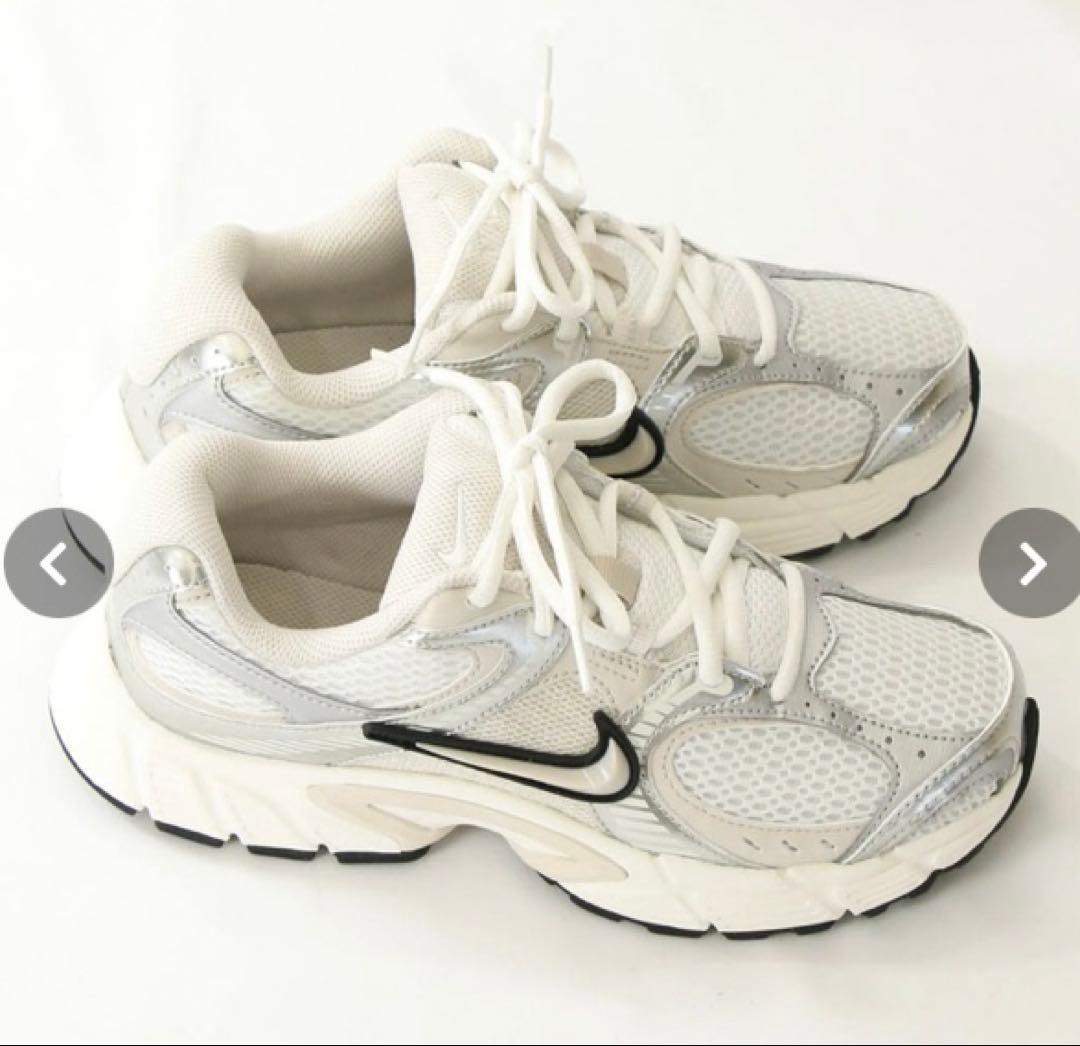 Nike ウィメンズV5 シルバー スニーカー 24.5㎝　新品同様