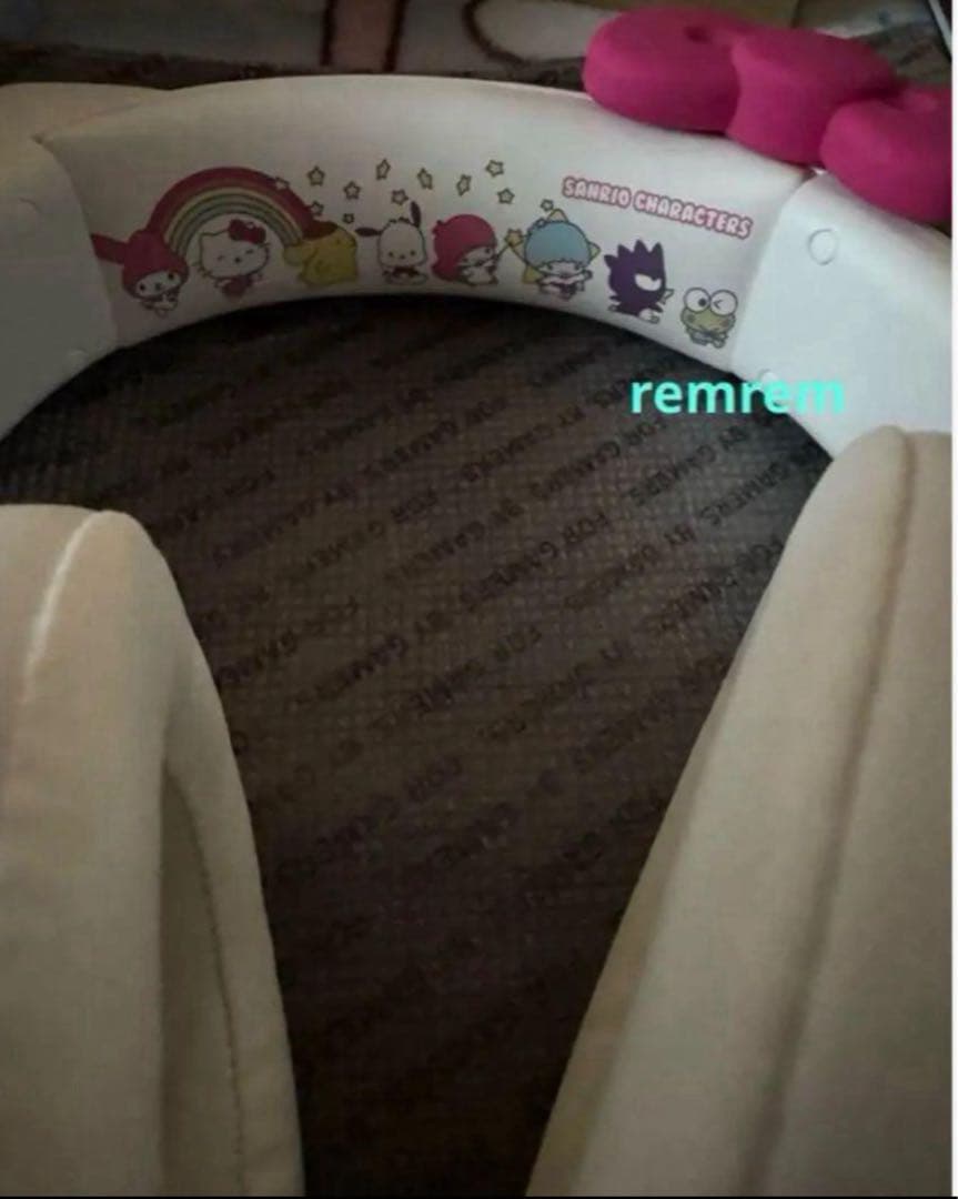 ハローキティ　サンリオ RAZER ゲーミングヘッドセット　ヘッドホン　新品