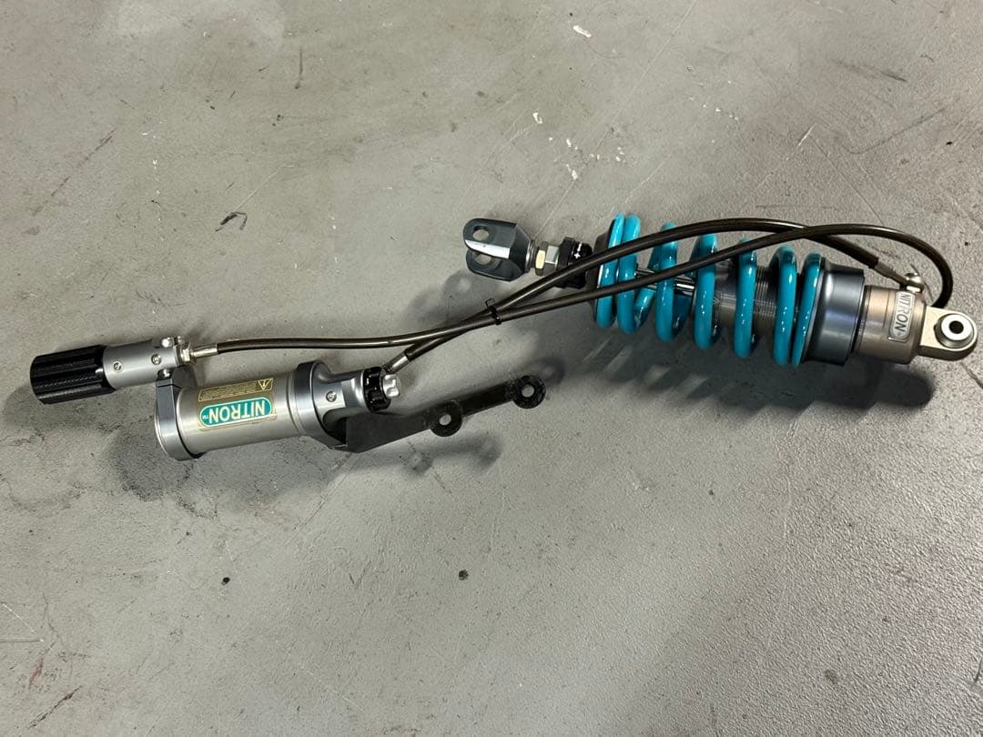 初代MT-09/XSR900用NITRONリアショックR3シリーズ別体タンク