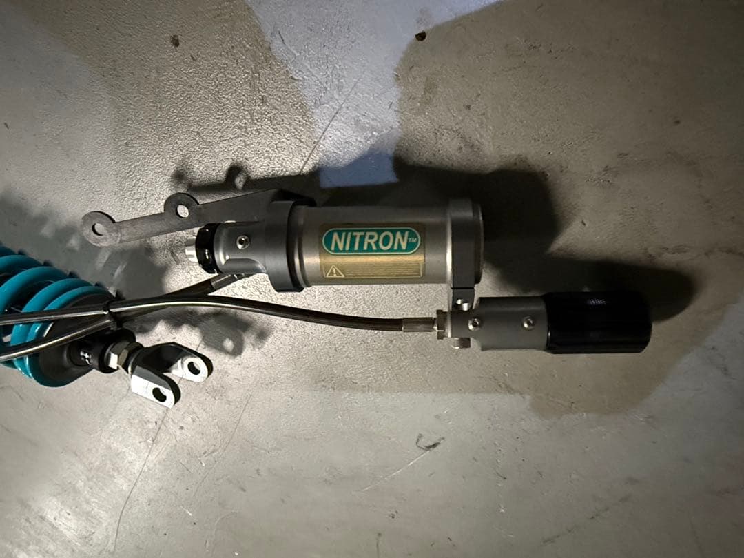 初代MT-09/XSR900用NITRONリアショックR3シリーズ別体タンク