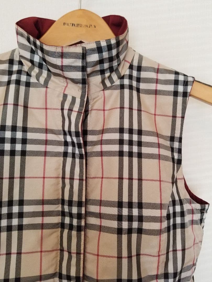 未使用近 バーバリーリバーシブルダウンベスト ベージュ ホースマーク刺繍エンジ