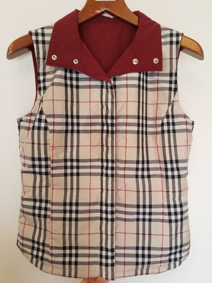 未使用近 バーバリーリバーシブルダウンベスト ベージュ ホースマーク刺繍エンジ