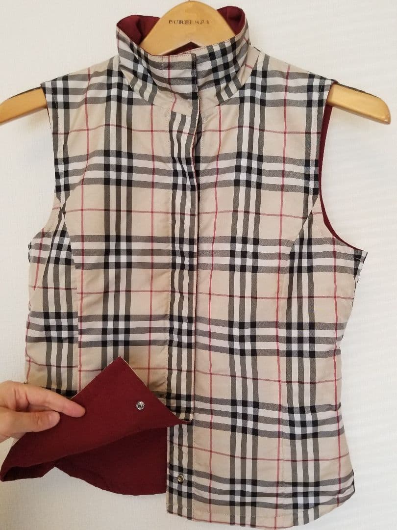 未使用近 バーバリーリバーシブルダウンベスト ベージュ ホースマーク刺繍エンジ