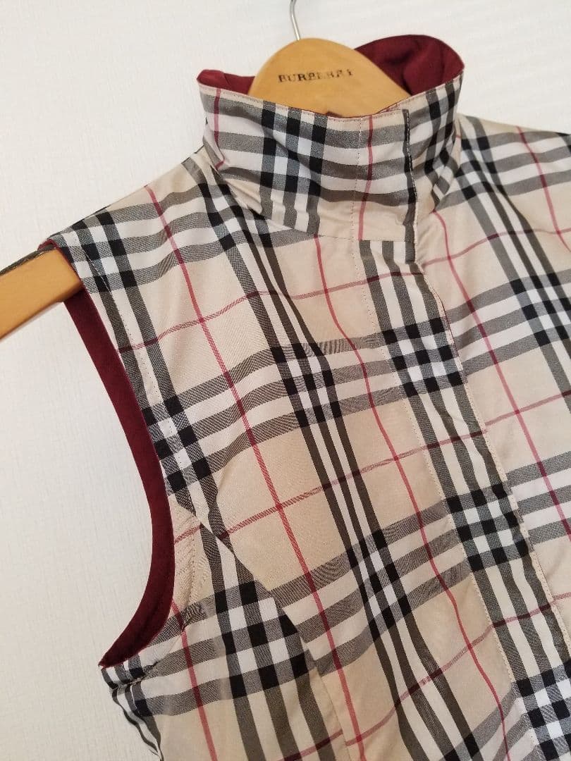 未使用近 バーバリーリバーシブルダウンベスト ベージュ ホースマーク刺繍エンジ