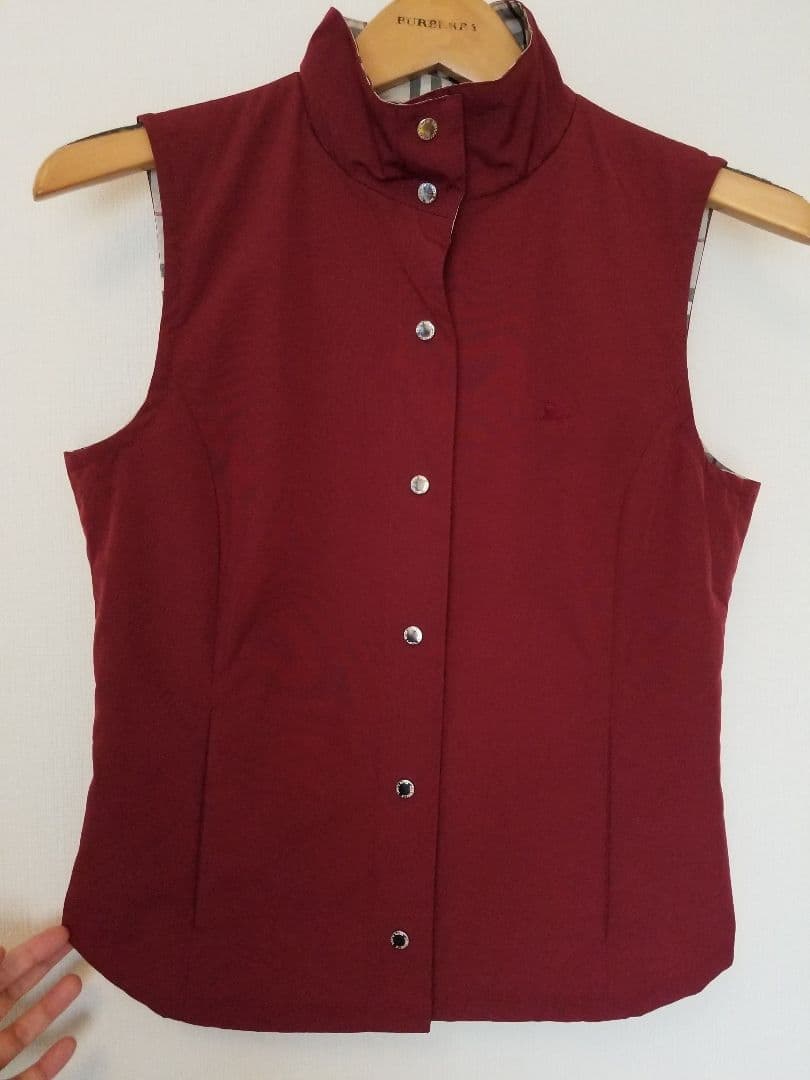 未使用近 バーバリーリバーシブルダウンベスト ベージュ ホースマーク刺繍エンジ