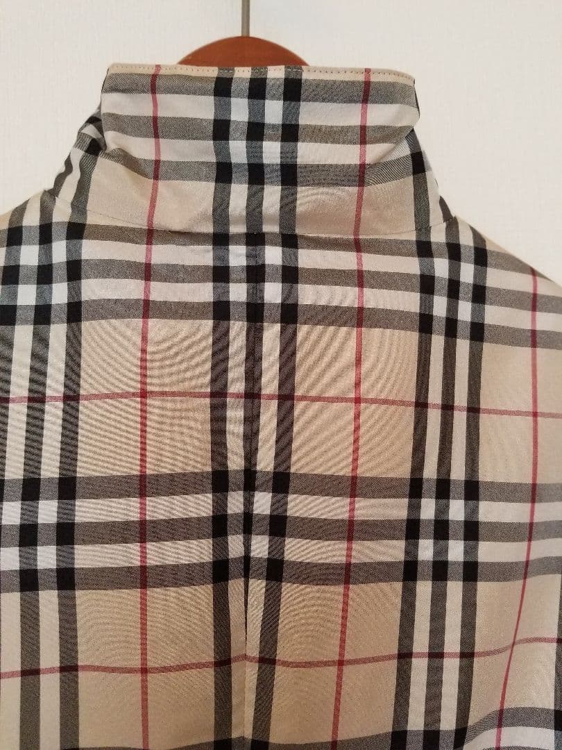 未使用近 バーバリーリバーシブルダウンベスト ベージュ ホースマーク刺繍エンジ