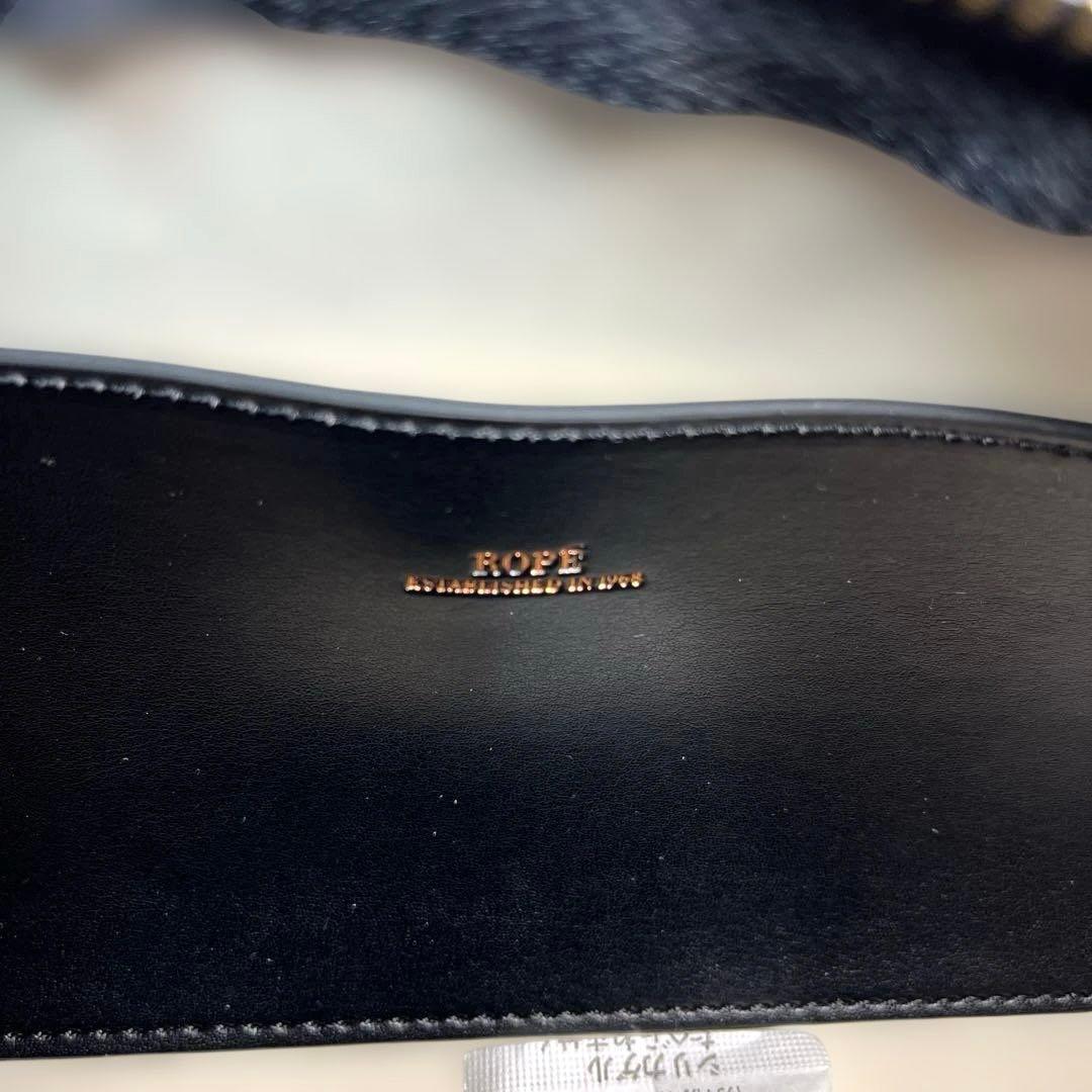 ROPE ロペ　ショルダーバッグ　ハンドバッグ　肩掛け　ブラック　レザー